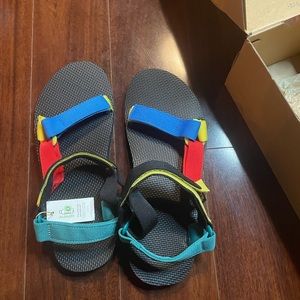 Mens Tevas NWT